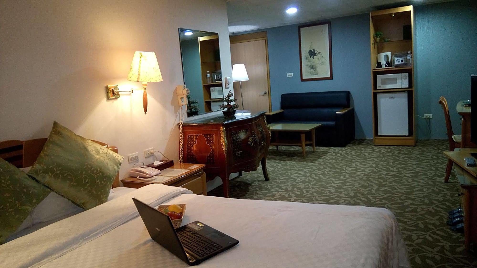 Berkeley Business Hotel Zhongzheng Hsinchu Exterior foto